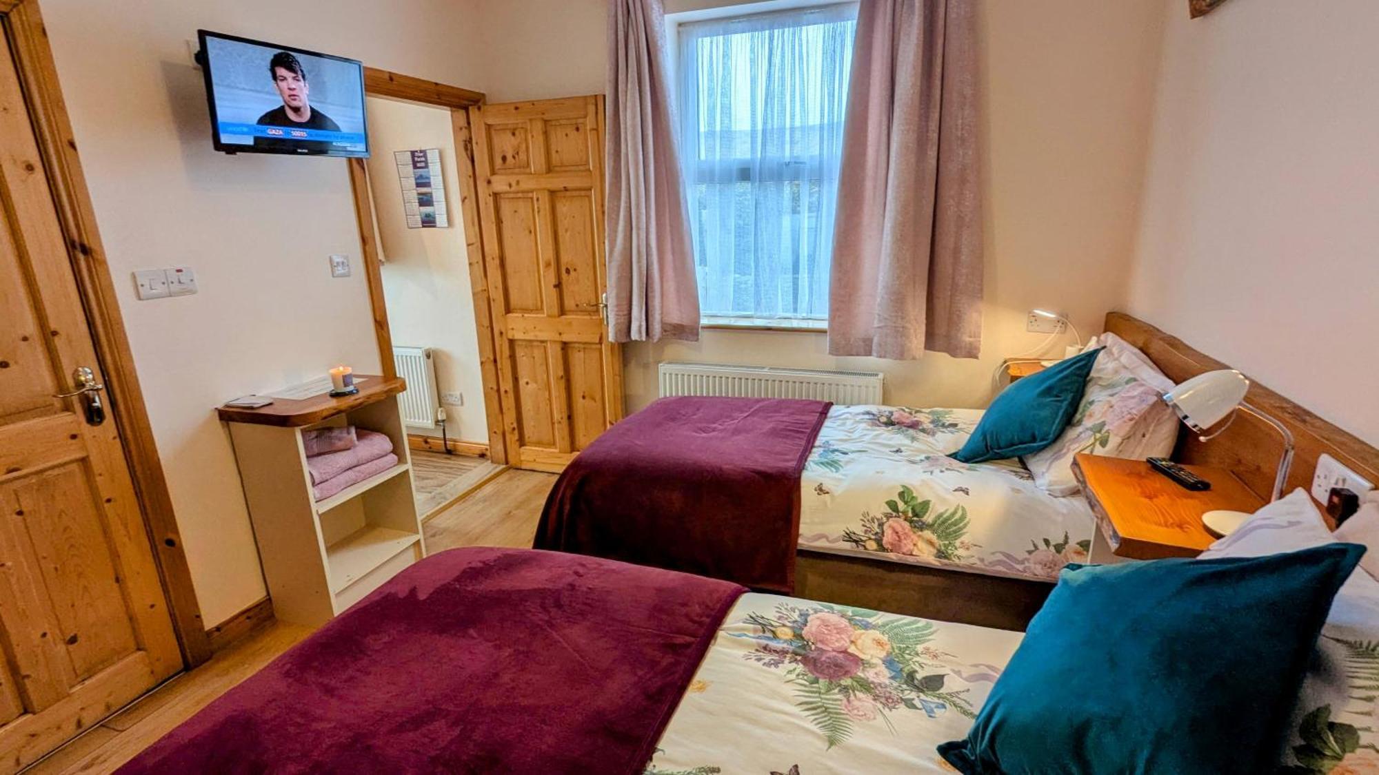 Skellig View Bluebell Rose & The Kerry Cliffs Apartamento Portmagee Exterior foto
